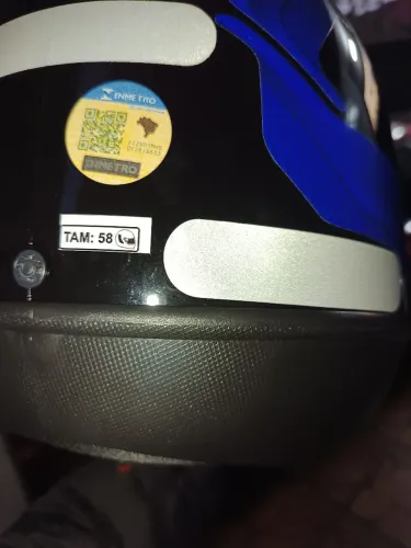 Vendo um capacete novo,comprei a poucos dias,motivo da venda o tamanho ficou grande.