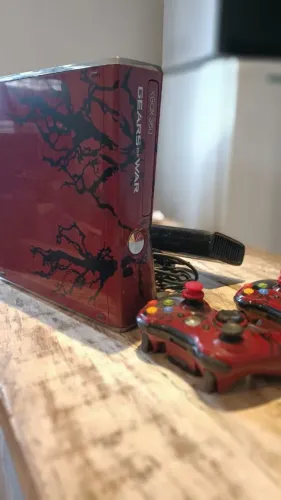 Xbox 360 Slim - Ed limitada Gears Of War