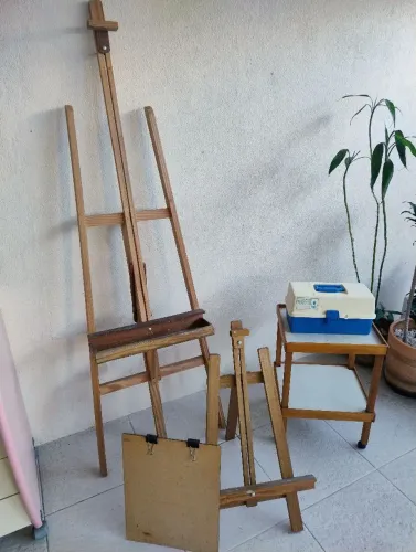 Cavaletes para pintura de telas com mesinha auxiliar