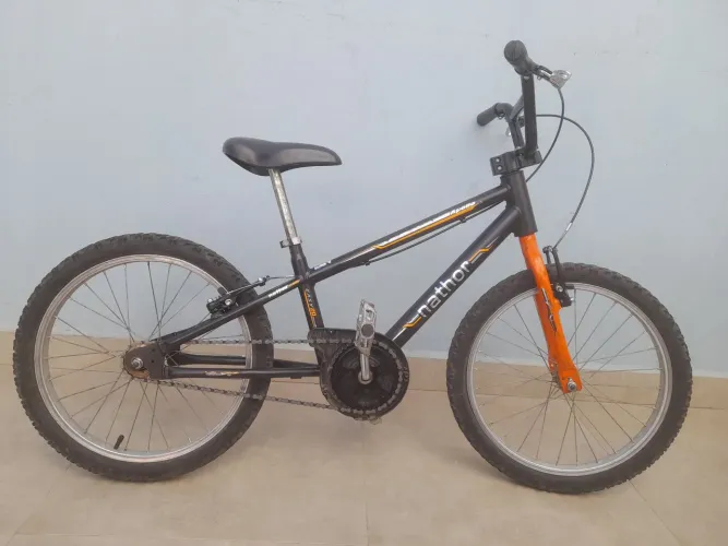 Bicicleta infantil aro 20. Ideal para crianças de 6 a 10 anos.