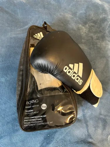 Luva de boxe adidas