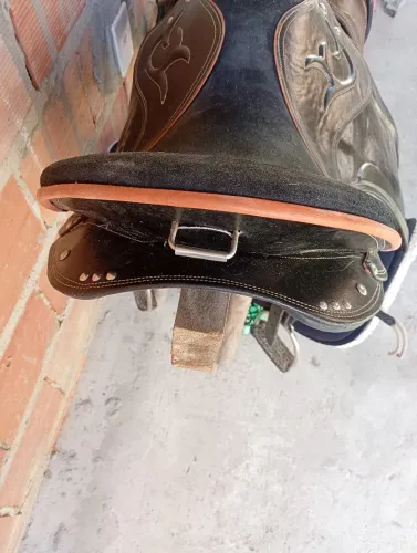 Sela sem nova cavalo