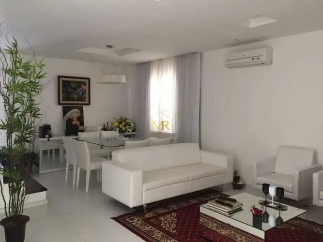 Casa Triplex à Venda - 3 a 4 Suítes - Freguesia - 260 m² Mobiliada com Piscina, Sauna e Va