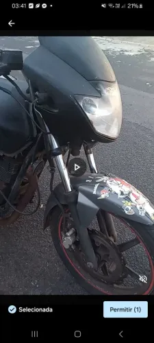 Vendo moto....apenas avaria na carenagem 