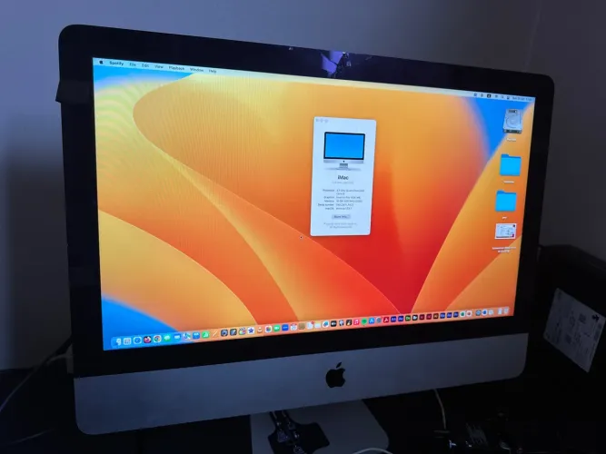 iMac 21 com pequena avaria 