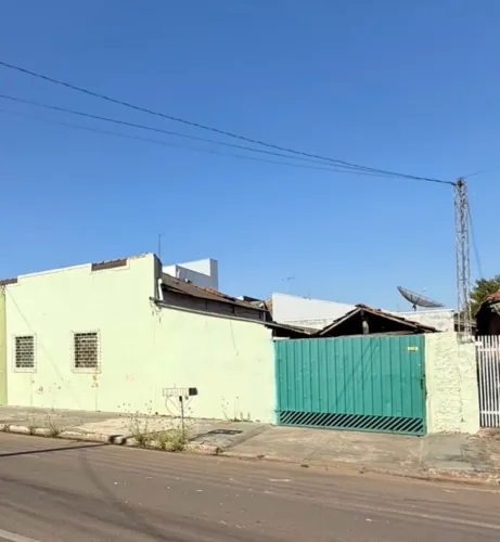 Aluga-se Casa no Centro de Três Lagoas 