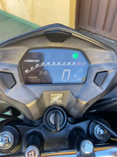 Vende-se Titan 2021