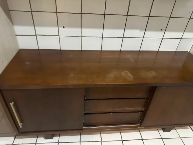 Vendo armário horizontal em madeira nobre
