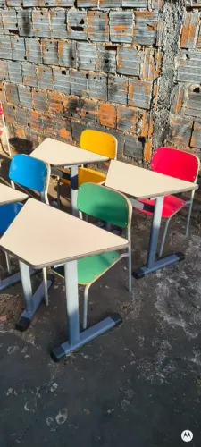 Mesa escolar infantil modulada 