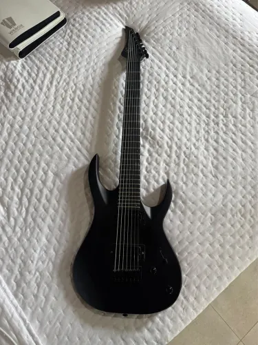guitarra 7 cordas S by Solar preta fosca