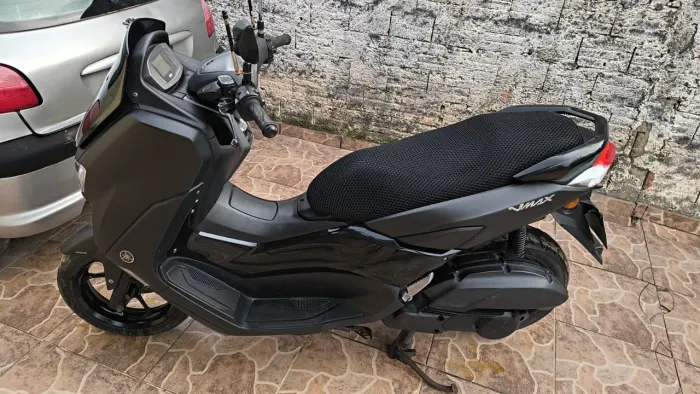 NMax 160 com ABS e sensor de presença