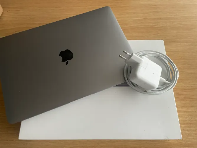 MacBook Air M1 256GB 8GB RAM - Excelente Estado