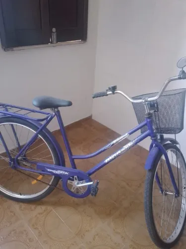 Bicicleta Monark Feminina Aro 26 com Cesta e Bagageiro
