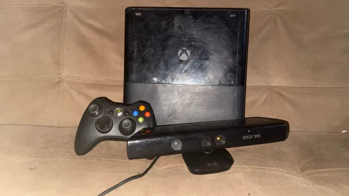 Xbox 360 Slim com 57 jogos, 1 controle ,kinect