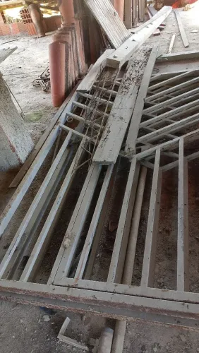 Vendo grades com portão pequeno