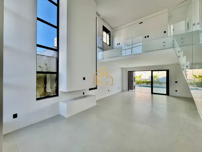 Casa em COND FECHADO na Pedra Branca - 297m²