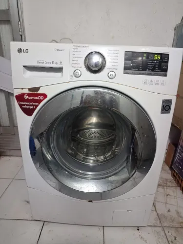 Maquina de lavar Lavadora LG 11kg (Nao é lava e seca. Com defeito)