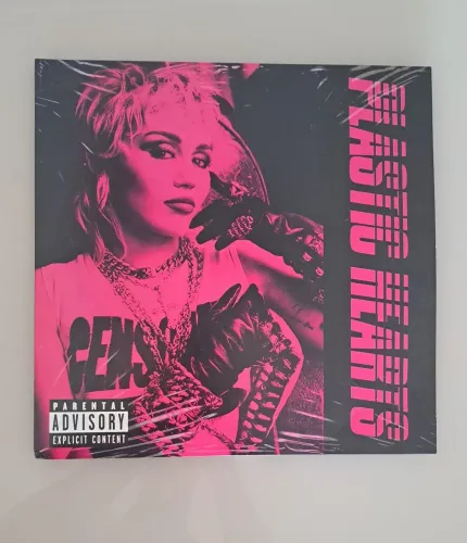 Vinil Miley Cyrus - Plastic Hearts 2LP original, semi novo, nunca tocado.