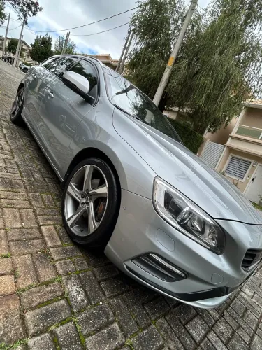 Volvo V60 T-6 R-design 2.0 FWD 4P 2016