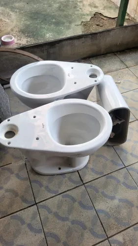 Bacias sanitárias e caixa acoplada