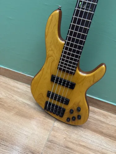 Baixo condor FA-K5