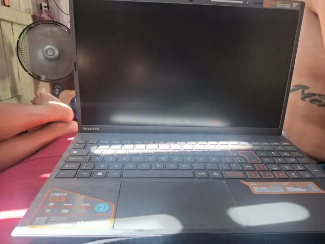 Vendo notebook positivo vision C15 único dono vai com carregador original