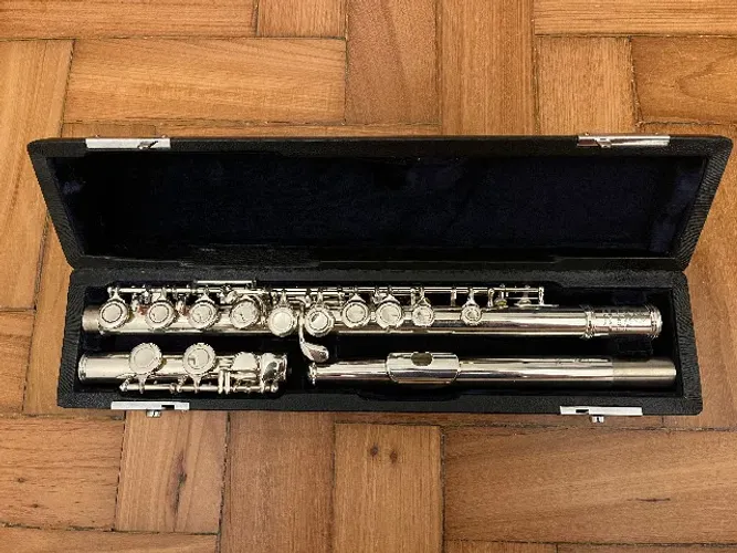 Flauta Transversal Yamaha YFL 211 c/ case de luxo