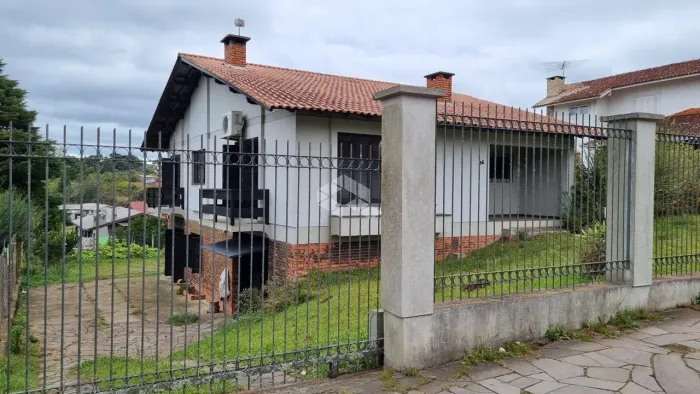 Casa semimobiliada de 4 dormitórios no centro de São Francisco de Paula