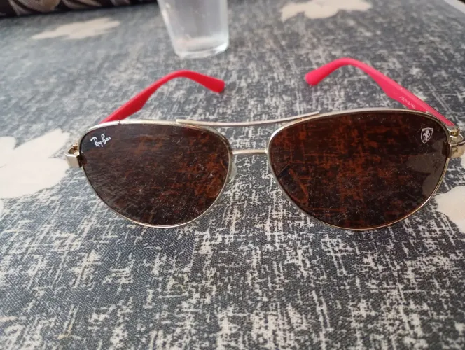 Óculos Ray-Ban Scuderia Ferrari