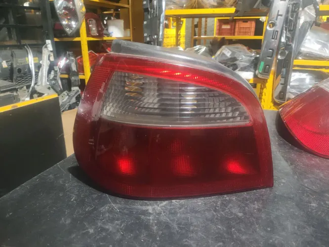 Lanterna esquerda Megane Hatch original 2000 2001 2002 2003 2004 2005