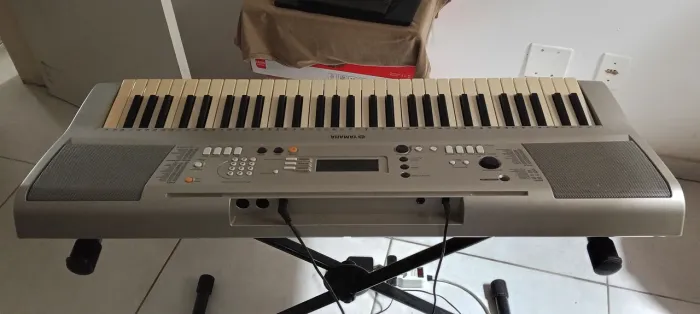 Teclado Yamaha psr E313