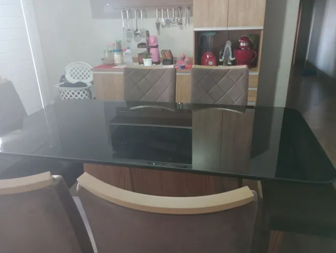 Vendo mesa de seis cadeiras de vidro