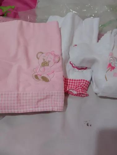 tô vendendo esse kit pra bebê menina 