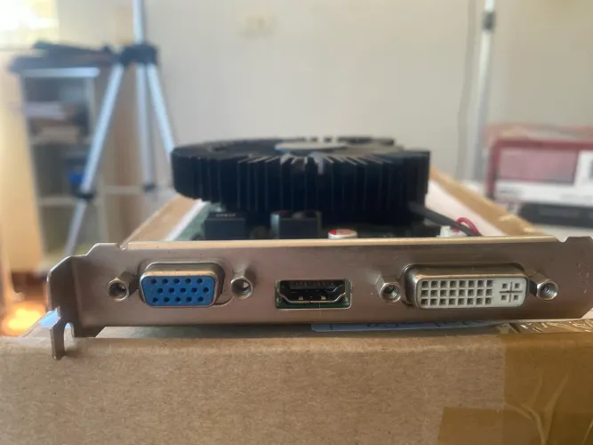 Placa de Vídeo Zogis GeForce GT 440 - 1GB DDR3