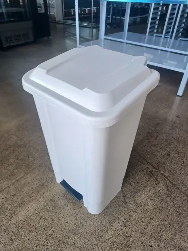 Lixeira Retangular c/ Pedal 50L - Bolivar
