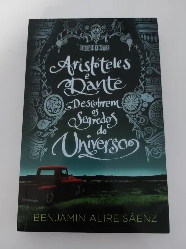 Livro Aristóteles e Dante descobrem o segredo do universo