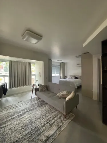 Sofá cama com pé palito