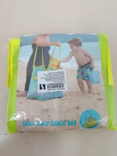 Sand Away Beach Bag, projetada com malha para filtrar areia e água de brinquedos ou itens 