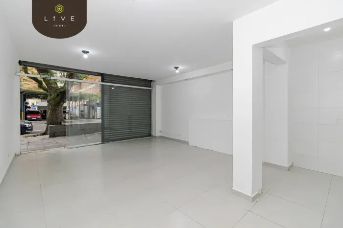Loja Comercial Reformada com Mezanino | 54 m² | Centro de Curitiba