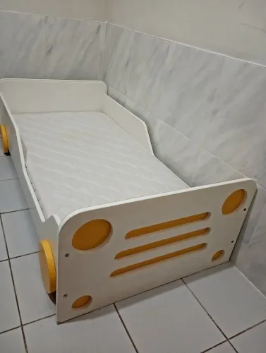 Cama carrinho + colchão