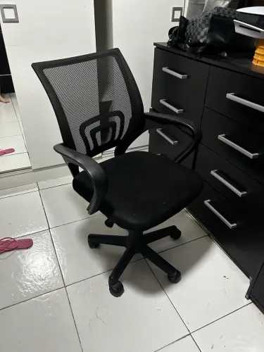 Cadeira de escritório usada!