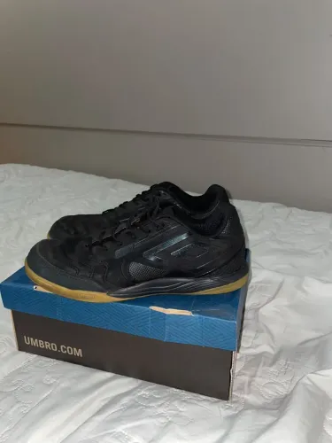 Chuteira Umbro Pro 5 Bump Club Indoor Preta 41.