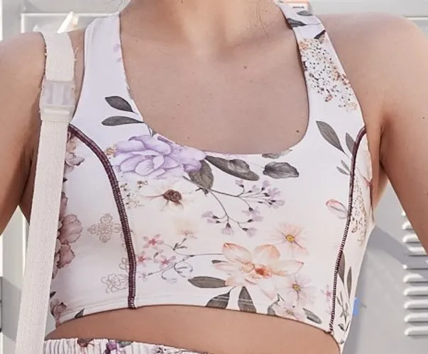 Top feminino estampado Fitness, com as costas cruzadas e sem bojo.