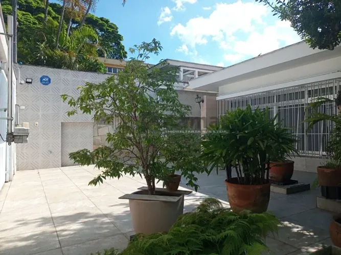 Casa à venda na Vila Inah com 3 quartos e 6 vagas