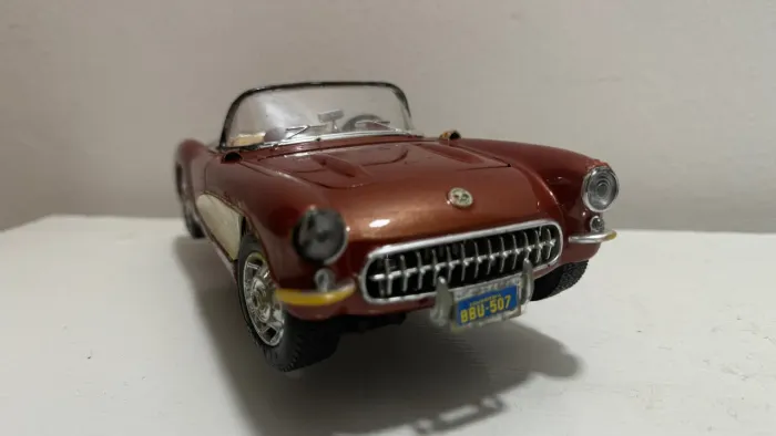 MINIATURA  CORVETTE (1/18)