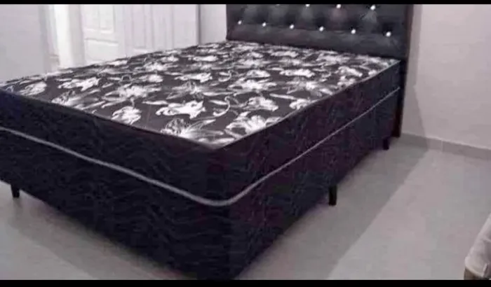 Cama box casal Simone. Molas ensacadas