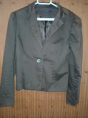 Blazer Marron com ombreiras.