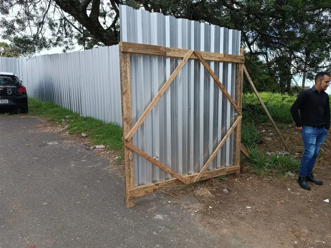 Tapume metálico -Chapa de Aço - vendemos e instalamos em Curitiba