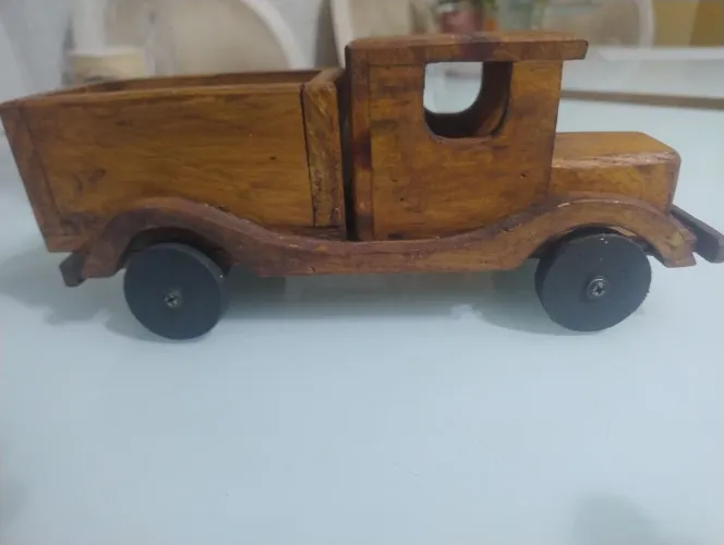 Caminhão de Madeira Artesanal - Colecionador