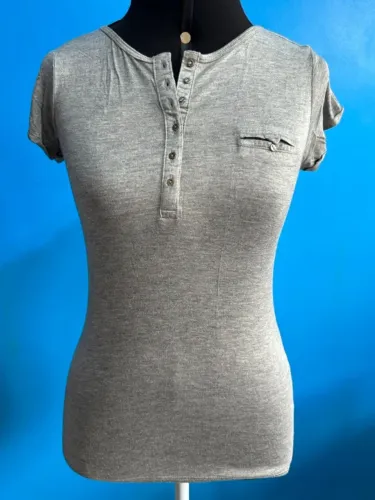 Blusa Básica Botões Tamanho PP Decote V Cor Cinza Viscose Lisa Feminina Renner